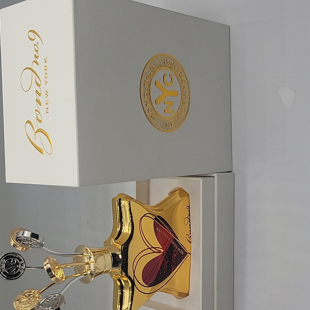 Bond No. 9 New York Forever with Limited Edition Anniversary Cap, 3.3 oz. 100ml. - Picture 3 of 3